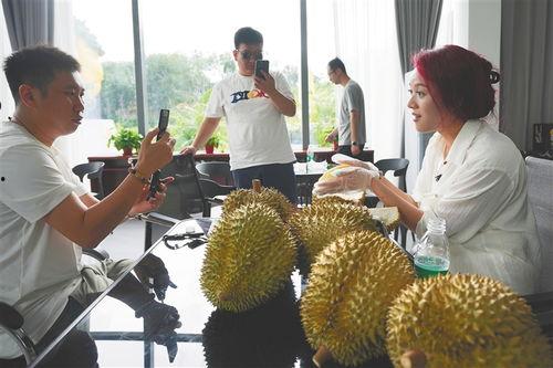 国产榴莲好吃么视频网站,视频网站带你品尝地道风味 第2张 国产榴莲好吃么视频网站,视频网站带你品尝地道风味 第2张